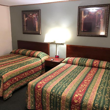 Budget Host Inn - Emporia Eksteriør billede