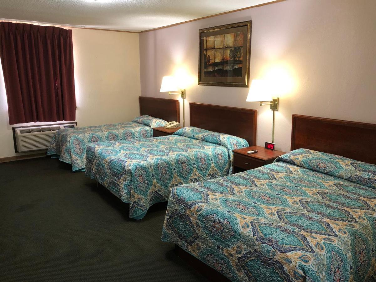 Budget Host Inn - Emporia Eksteriør billede