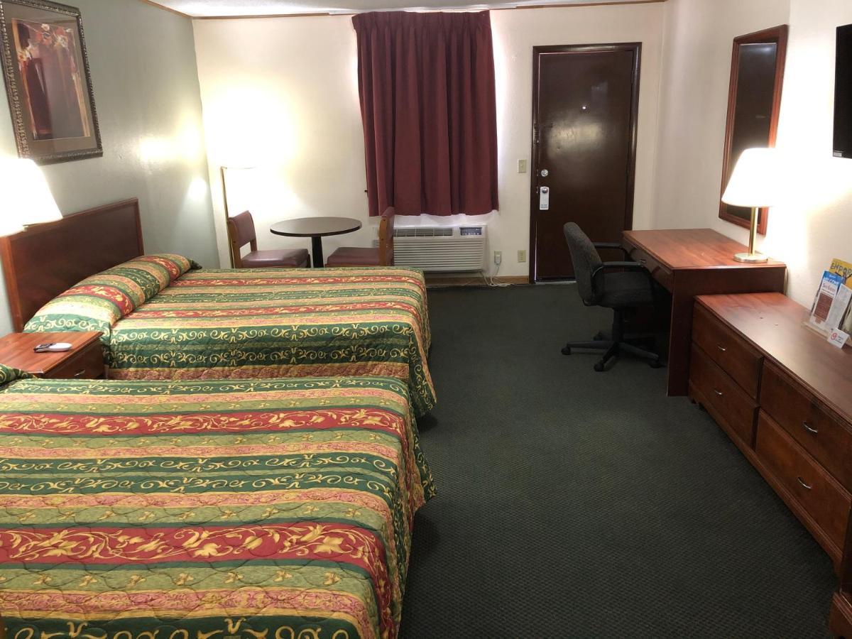 Budget Host Inn - Emporia Eksteriør billede